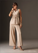 Collared sleeveless tie up detailed button down top